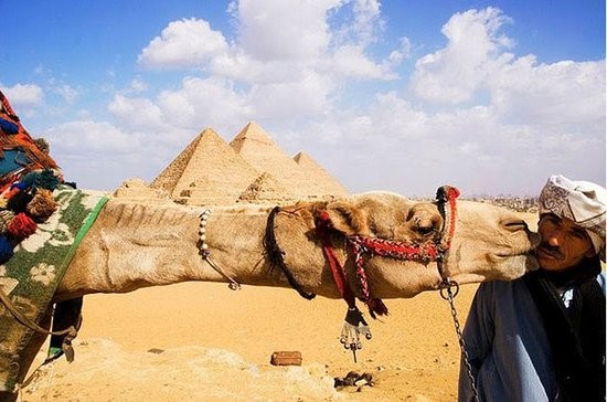 Escursione alle piramidi di Giza da Hurghada con l'aereo