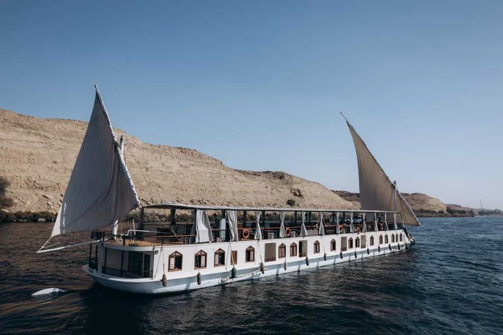 Queen Tyi IV Dahabiya