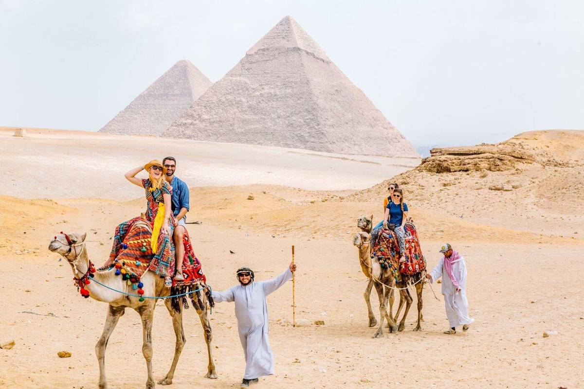 Half Day Guided Tour from Cairo to Giza Pyramids & Sphinx